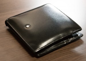 自分で買って3年使ったモンブラン二つ折り財布を徹底レビュー評価 | かっこいいメンズ革財布の掲載数世界一！！を目指すサイト
