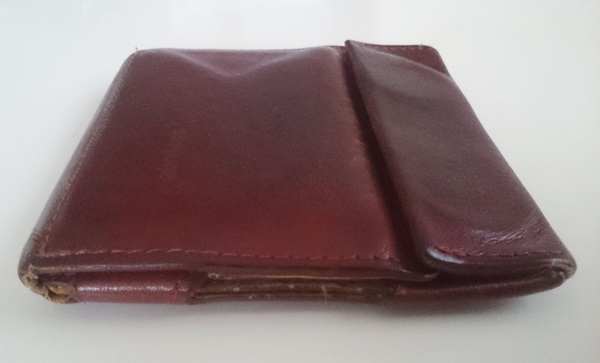 アブラサスの薄い財布を2年使った率直な感想。これは人を選ぶ 