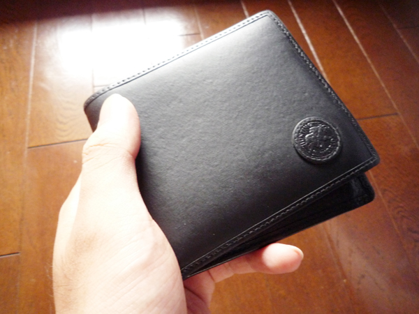 540円 情熱セール HANTING WORLD 二つ折り財布