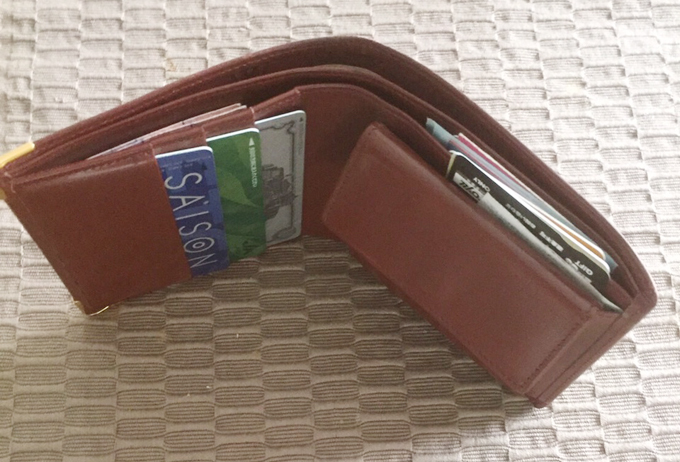 5年使っているカルティエの二つ折り財布カボションをレビュー 