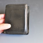 GUESS（ゲス）の二つ折り財布